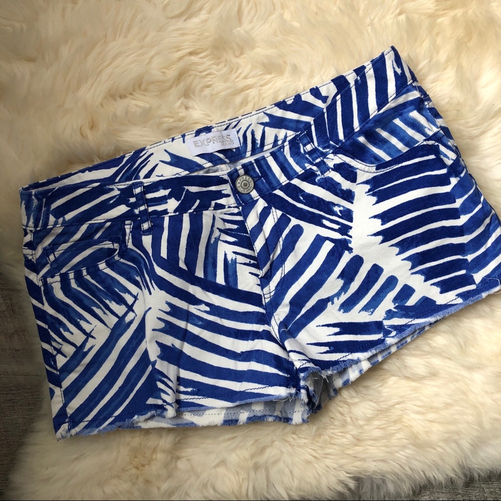 Express Shorts 🌿 - Picture 2 of 2